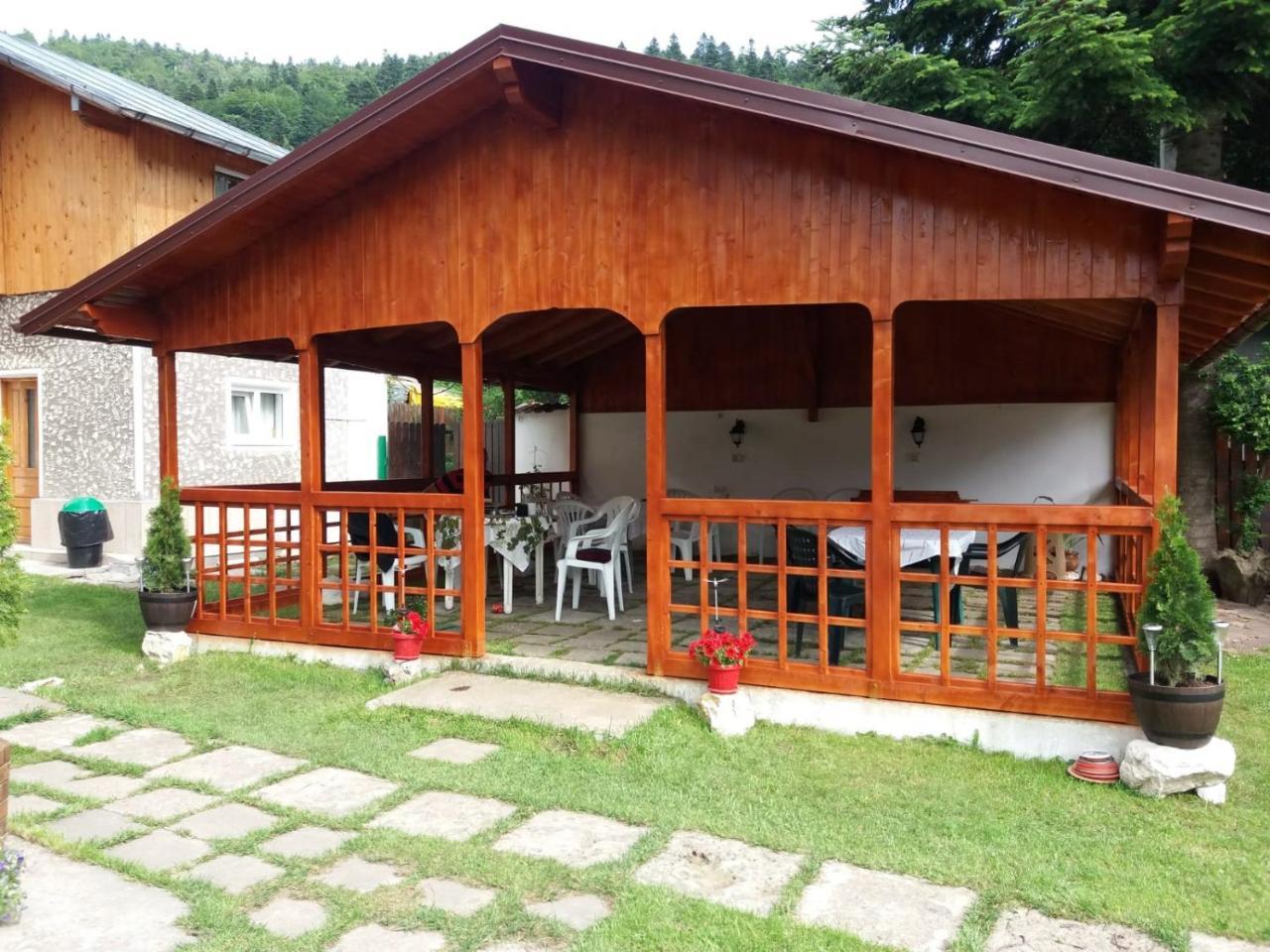 Pensiunea Montan Buşteni Exteriér fotografie